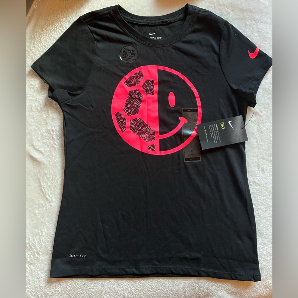 New With Tag Nike Girls Dry Fit Shirt